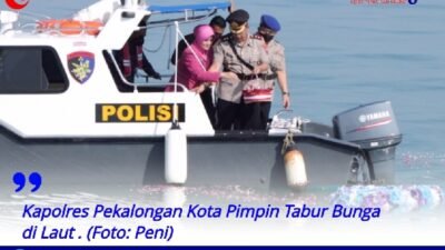 Naik Kapal Polisi IX-1015, Kapolres Pekalongan Kota Pimpin Tabur Bunga di Laut