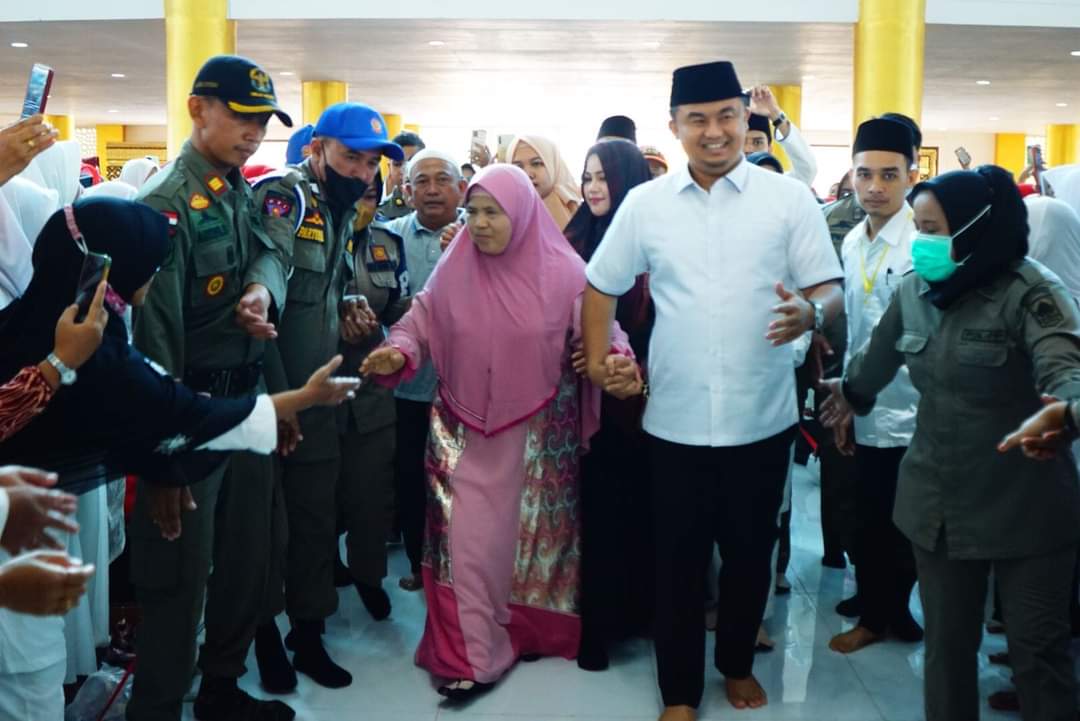 Hadirkan Penceramah Kondang Hj Dedeh Rosidah Tablig Akbar Di Masjid