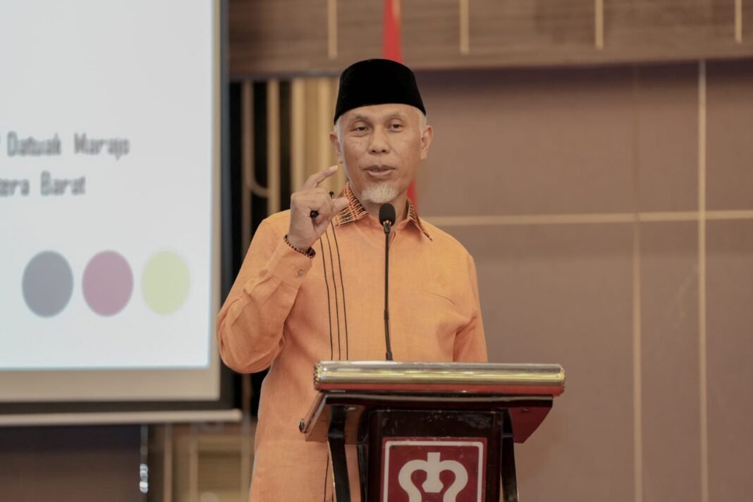Gubernur Mahyeldi