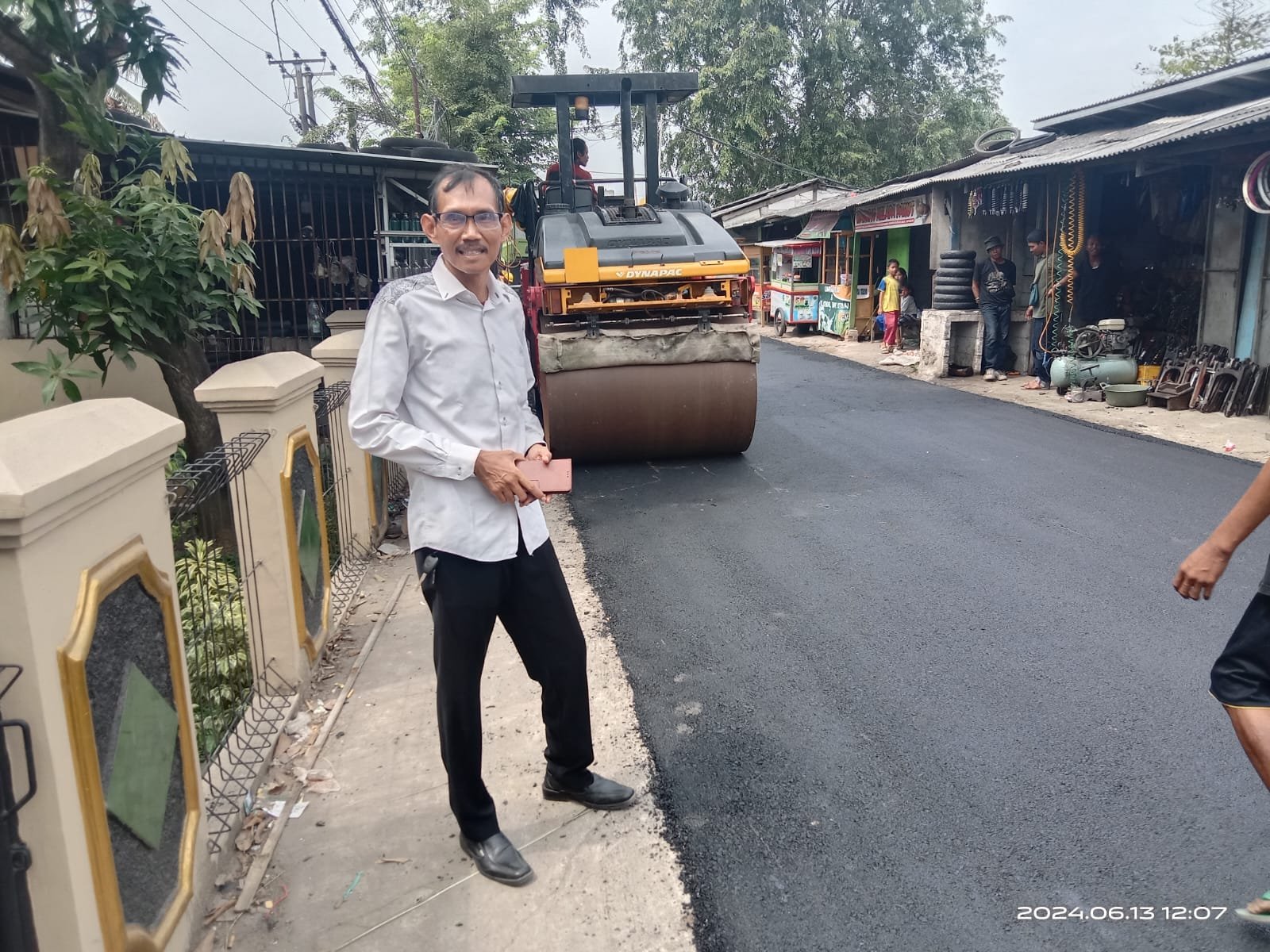 Proyek pelebaran jalan Balong Asem - Serengseng Sukatani, Kabupaten Bekasi, Jawa Barat