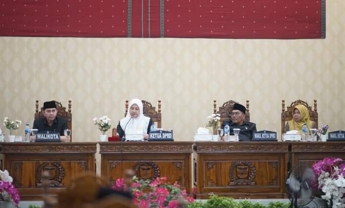 Rapat Paripurna DPRD kota Sawahlunto. ( Foto: Tumpak)