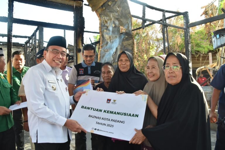Dua Rumah Hangus Terbakar, Pemko Padang Salurkan Bantuan Lewat Program Padang Sigap
