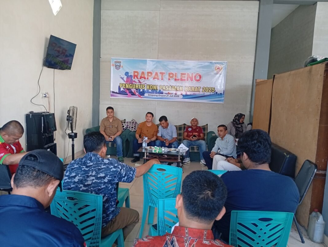 Terlihat para pengurus Koni Pasbar, sedang Alot membahas Program Kerja 2025-2029 di kantor Koni Kemarin
