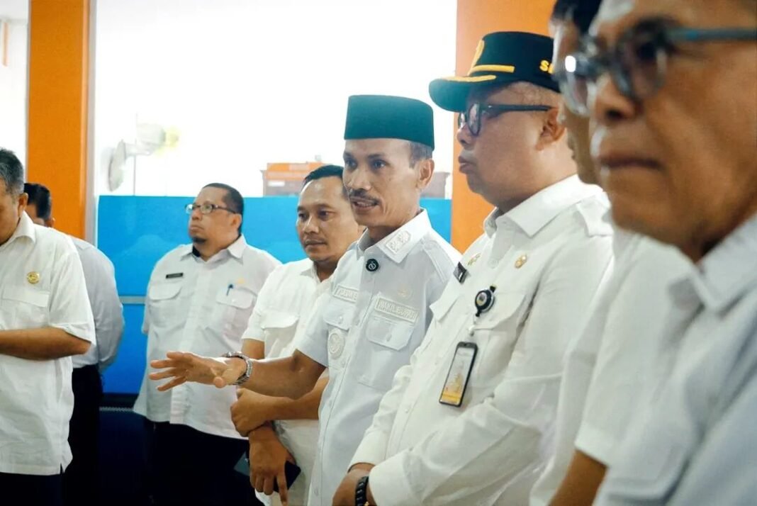 Wabup Yulian Efi Sidak Sejumlah OPD. ( Foto: Kominfo Solsel)